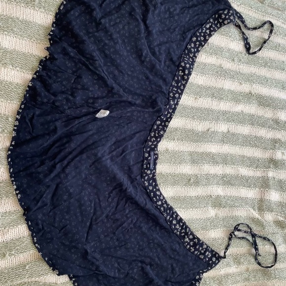 Brandy Melville Navy Floral Wrap Skirt - Picture 3 of 3